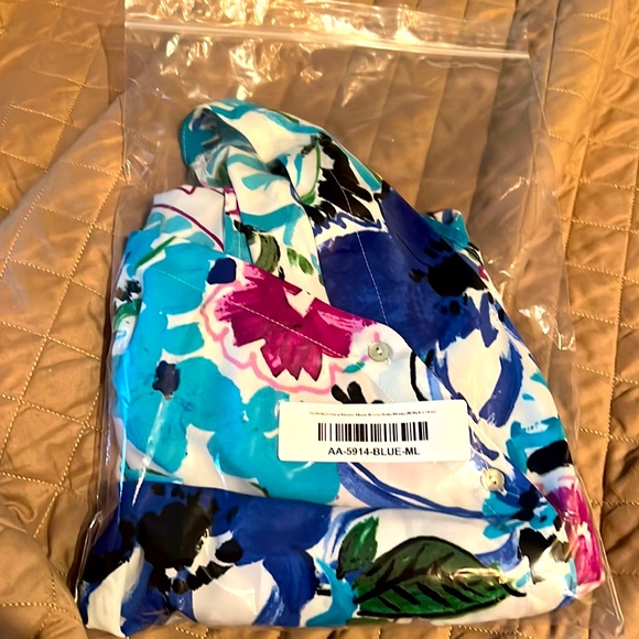 NWT Entro M/L multicolored batwing button up blouse - Picture 4 of 4